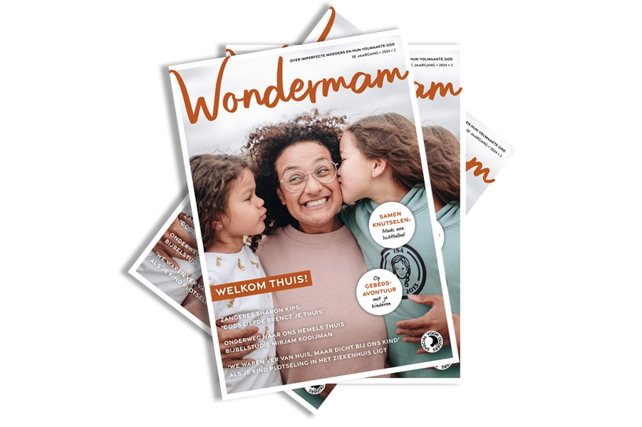 Wondermam magazine mockup